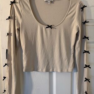 Chic Beige Long Sleeve Crop Top with Black Bow Details